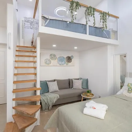 Апартаменты Newly Renovated Flat With A Loft *