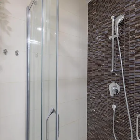 Апартаменты Newly Renovated Flat With A Loft Прага
