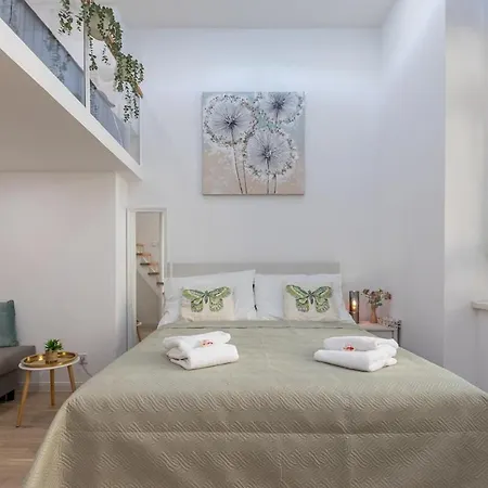 Apartment Newly Renovated Flat With A Loft