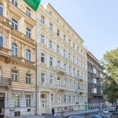 Newly Renovated Flat With A Loft Prag