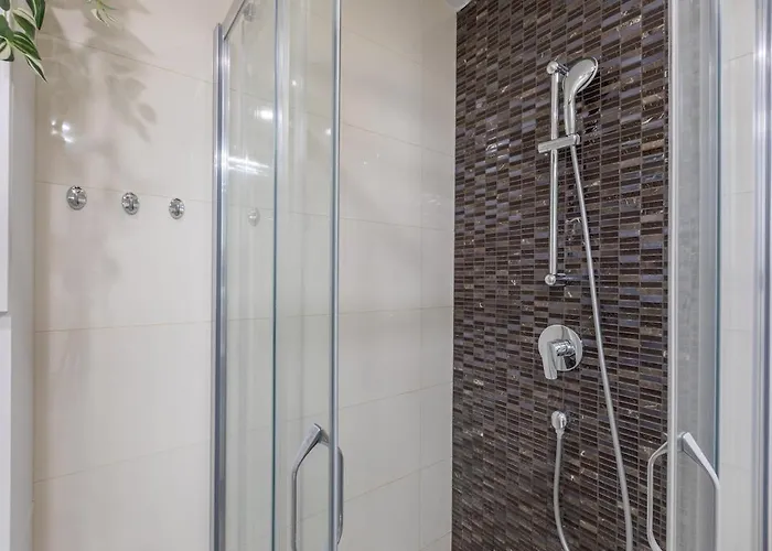 Daire Newly Renovated Flat With A Loft Prag