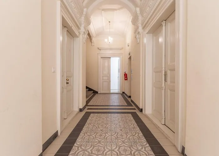 Newly Renovated Flat With A Loft * Prag