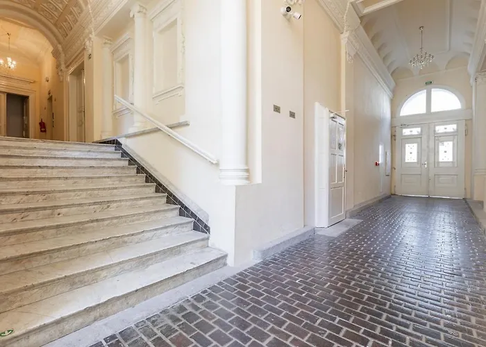 Daire Newly Renovated Flat With A Loft Prag